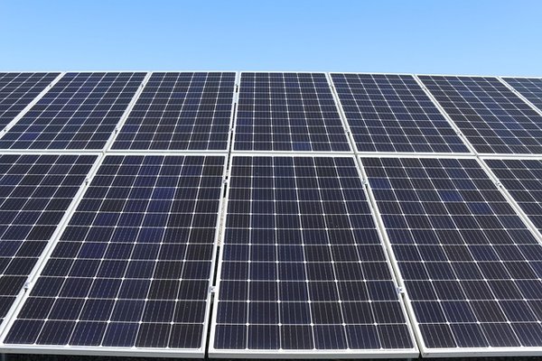 Panneau solaire photovoltaïque : guide pour choisir la meilleure option